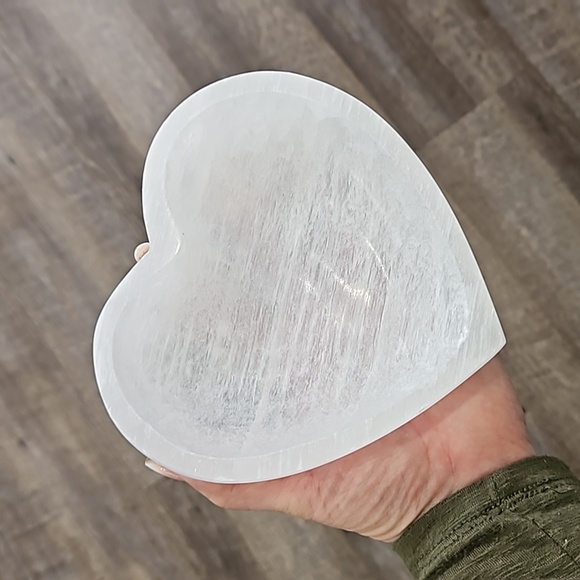 Selenite Charging Bowl Large Heart - Picture 1 of 5